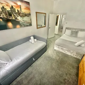 Homely In The Heart Of Town Centre - Sleeps 6 Apartment Bournemouth